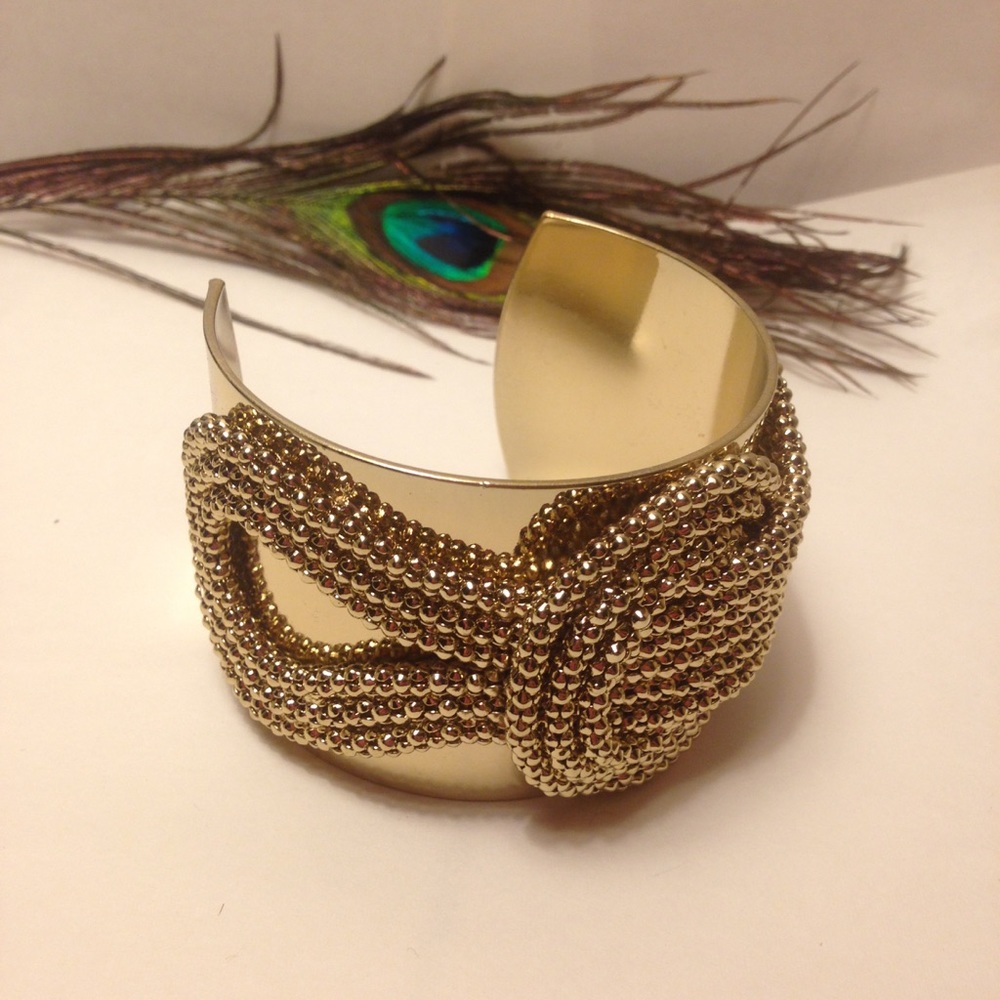 GOLD FASHION CUFF - Picture 2 of 5